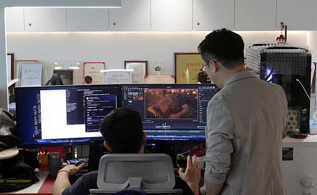 Čína se chce stát lídrem v oblasti AI filmů. Tvůrcům přispívá na nájem i techniku