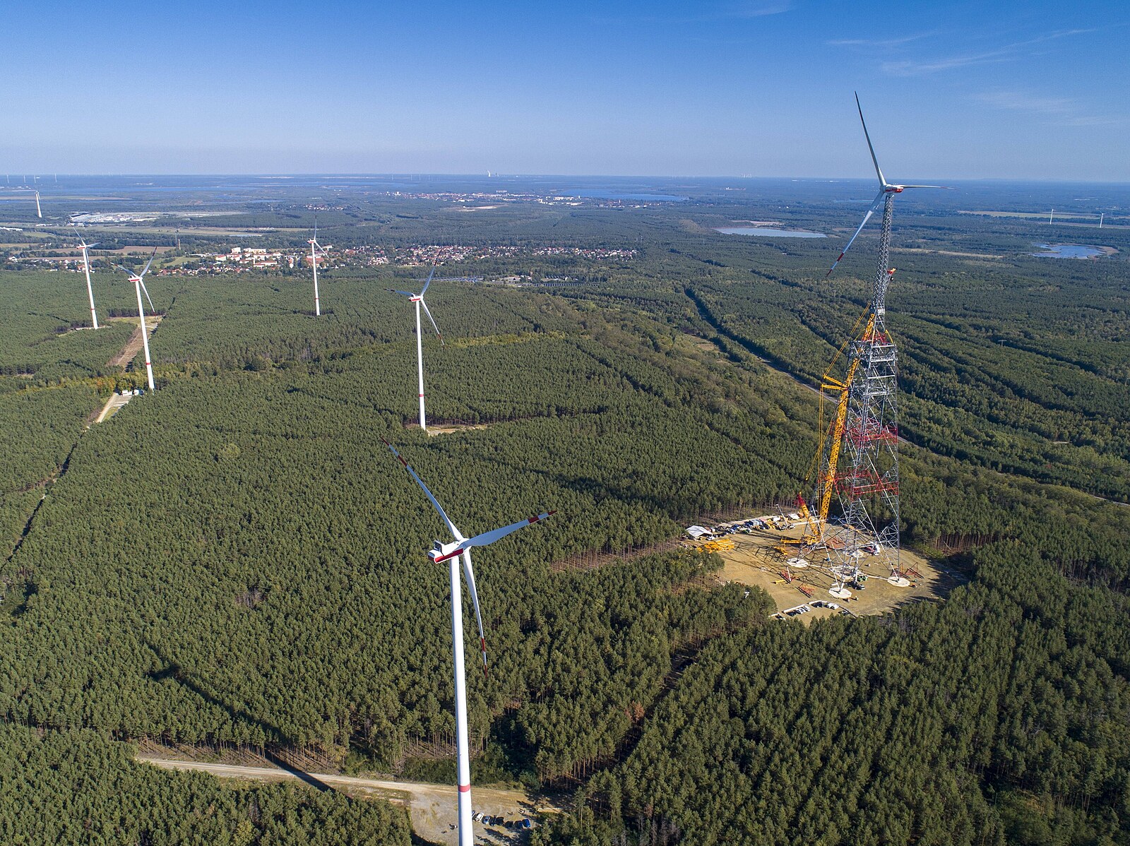 I Green Deal má svou babylonskou věž. Inspirujeme se nejvyšším větrníkem světa? | Názory