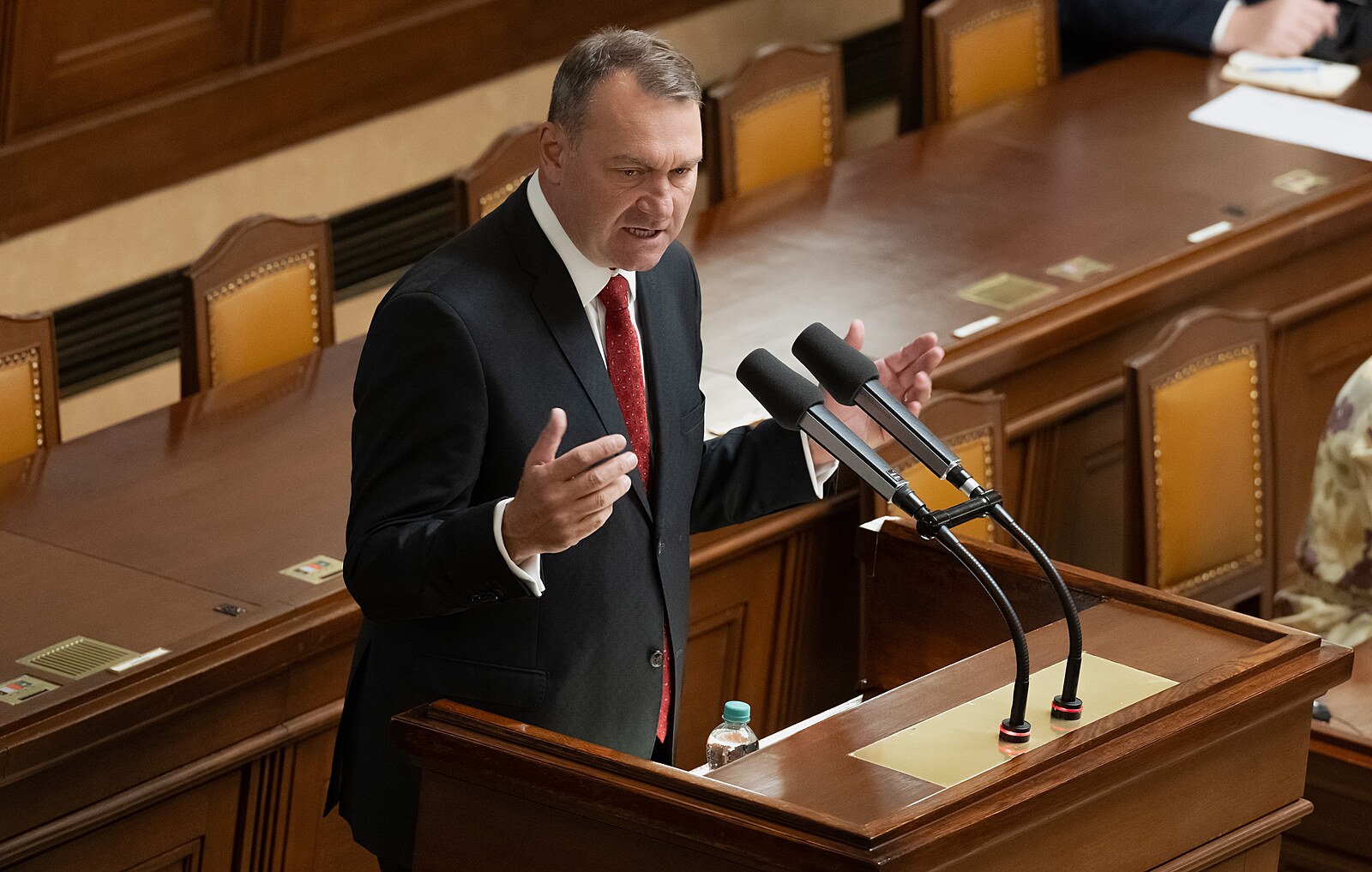 My ten podělaný Green Deal nemůžeme zrušit, postěžoval si ve Sněmovně šéf poslanců SPD Radim Fiala