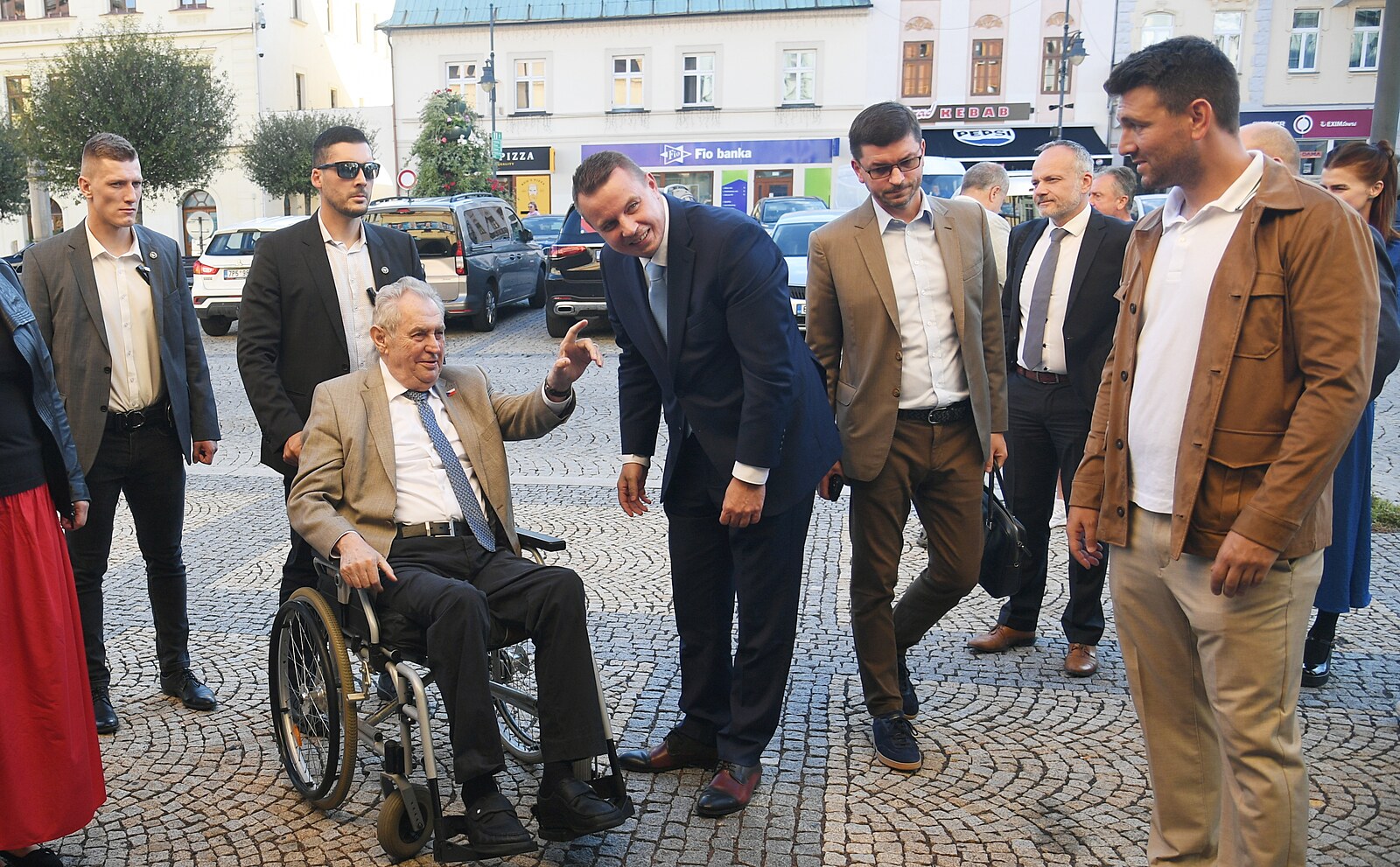 Miloš Zeman podpořil v Chomutově Rajchla. Žádná změna dresu to není, tvrdí
