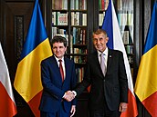 Plyn i zakázky pro český průmysl. Babiš jednal s rumunským prezidentem Danem