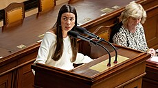 Kate�ina Stojanová (Piráti)) na sch�zi Poslanecké sn�movny. (30. zá�í 2026)