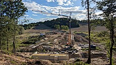 U Klimkovic u� roste suchý poldr na potoku Rakovec, který ochrání Klimkovice i...