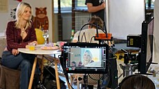P�íb�h mladé rodiny se v�nuje rodi�ovství, partnerským vztah�m a hledání...