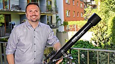 Zatímco v b�ném �ivot� se zaobírá �ijícími hv�zdami, dalekohled na svém...