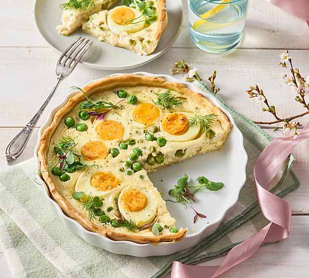 Quiche s vejci: Slaný koláč s tvarohem, sýrem a hráškem