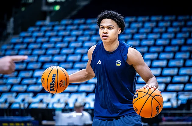 Slavii uvítá v Lize mistrů i mladíček Kayil. Putoval Evropou, práva na něj mají Knicks