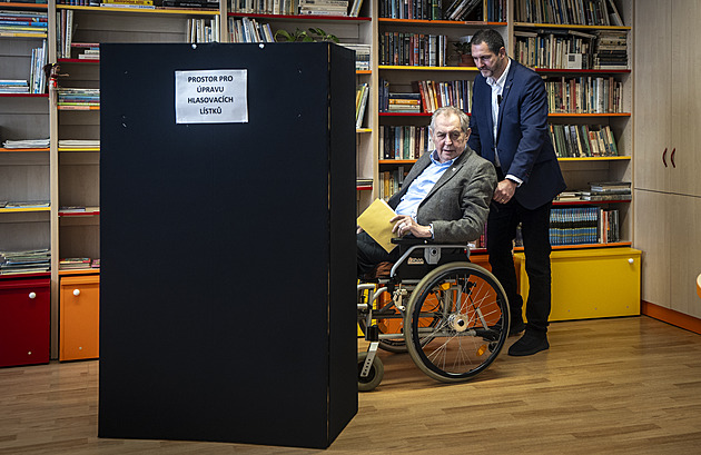 Zeman v Lánech volil Gerlocha. Senát by ale stále zrušil, Pavla má za pokrytce