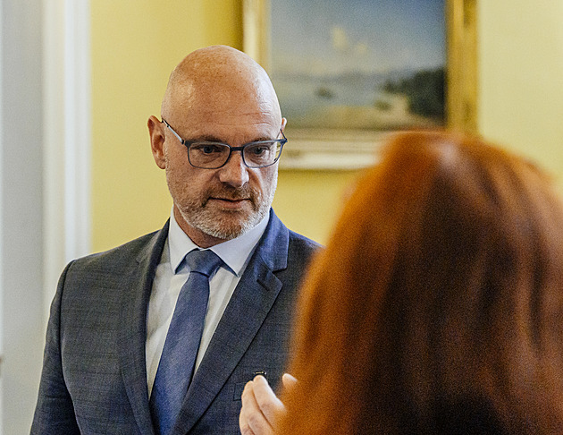 Vláda měla jednat o změně financování asistentů pedagoga v základních školách