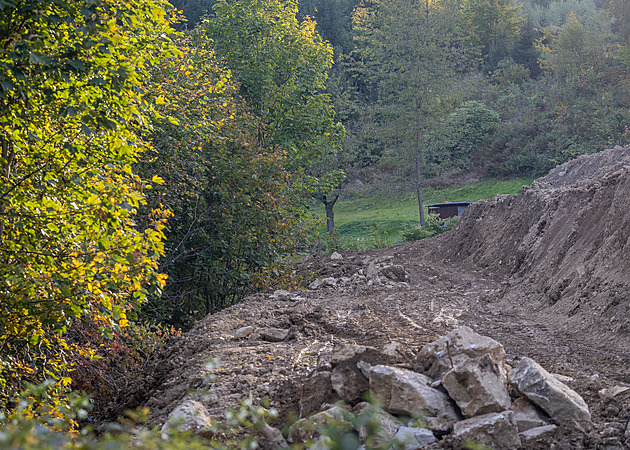 Rozoral chráněný park, hrozily záplavy. Černé úpravy pod Ještědem řeší inspekce