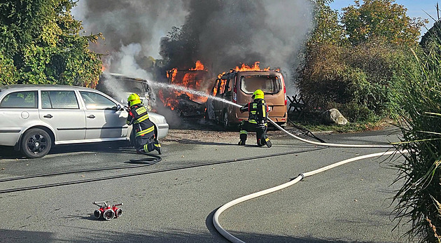 Téměř stovka událostí za víkend. Hasiči v Pardubickém kraji zachraňovali i drůbež