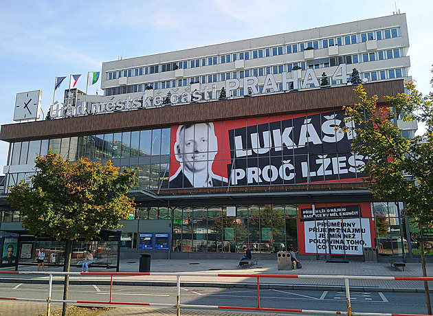 Lukáši, proč lžeš? Na Praze 4 vře před volbami ostrá kampaň kvůli nájmu radnice