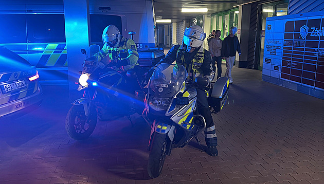 Na ilegální tuningový sraz v Praze dorazila tisícovka aut. Policie posílila hlídky