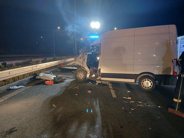 Při nehodě vozu údržby a dodávky se zranili oba řidiči, policie hledá svědky a záznamy z kamer