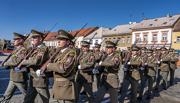 Z logistického praporu v Rakovníku je armádní pluk. Plánuje přes tisíc příslušníků