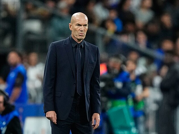 Francouzský trenér Zinédine Zidane během zápasu s Belgií.