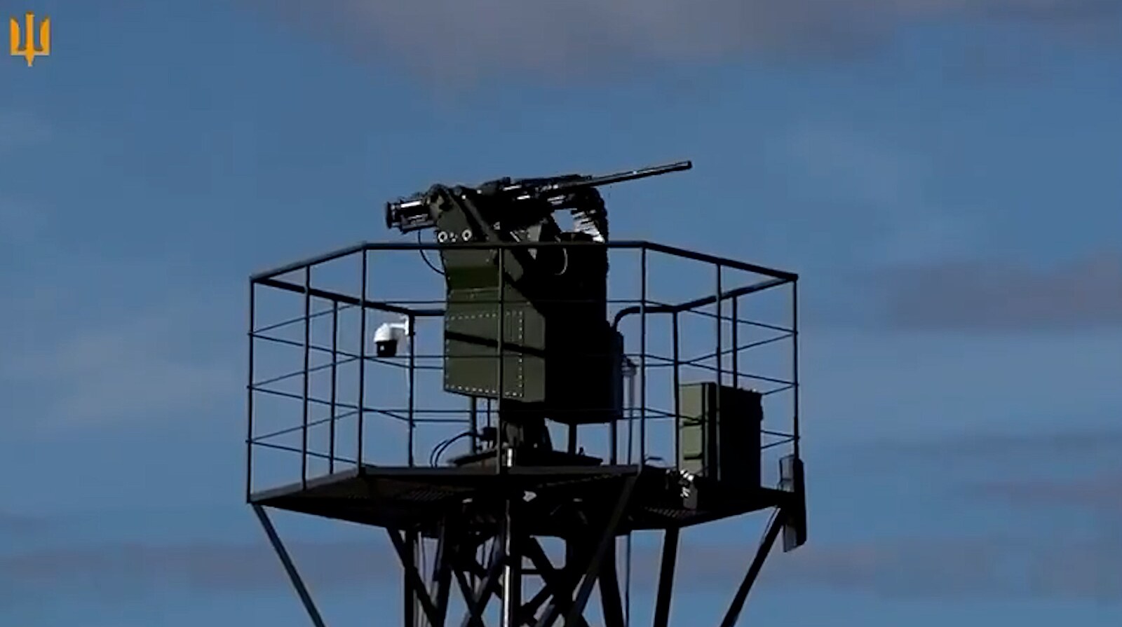 Ukrajina nasadila proti proudovým dronům AI kulometné věže, už chrání Kyjev