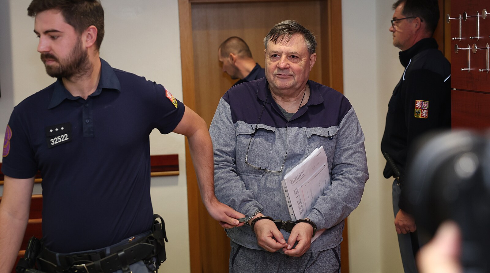 Odsouzený exposlanec Petr Wolf dostal rok navíc. Za to, že se vyhýbal vězení | Česko