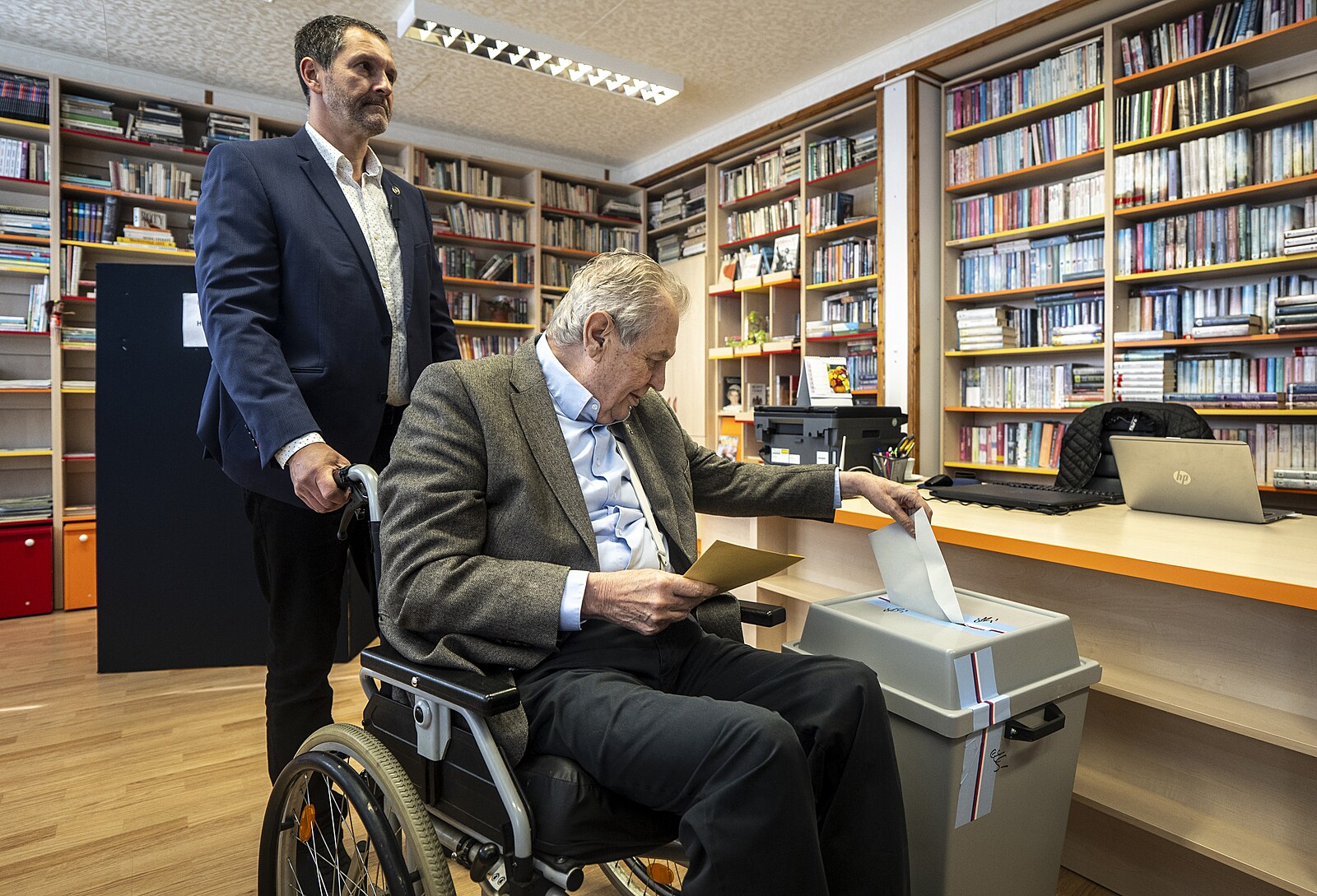Volby 2026: Zeman v Lánech volil Gerlocha a opřel se do Pavla: Kdo nejde volit, je pokrytec