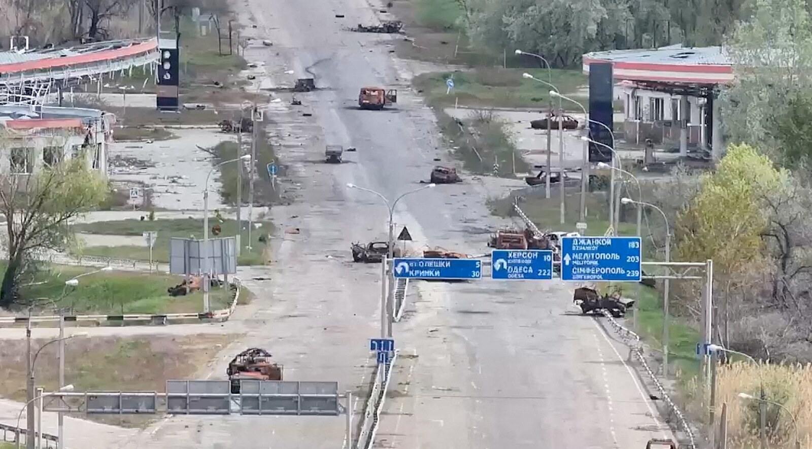 Příměří ve vyhladovělých okupovaných Oleškách platí, Rusko zastavilo palbu