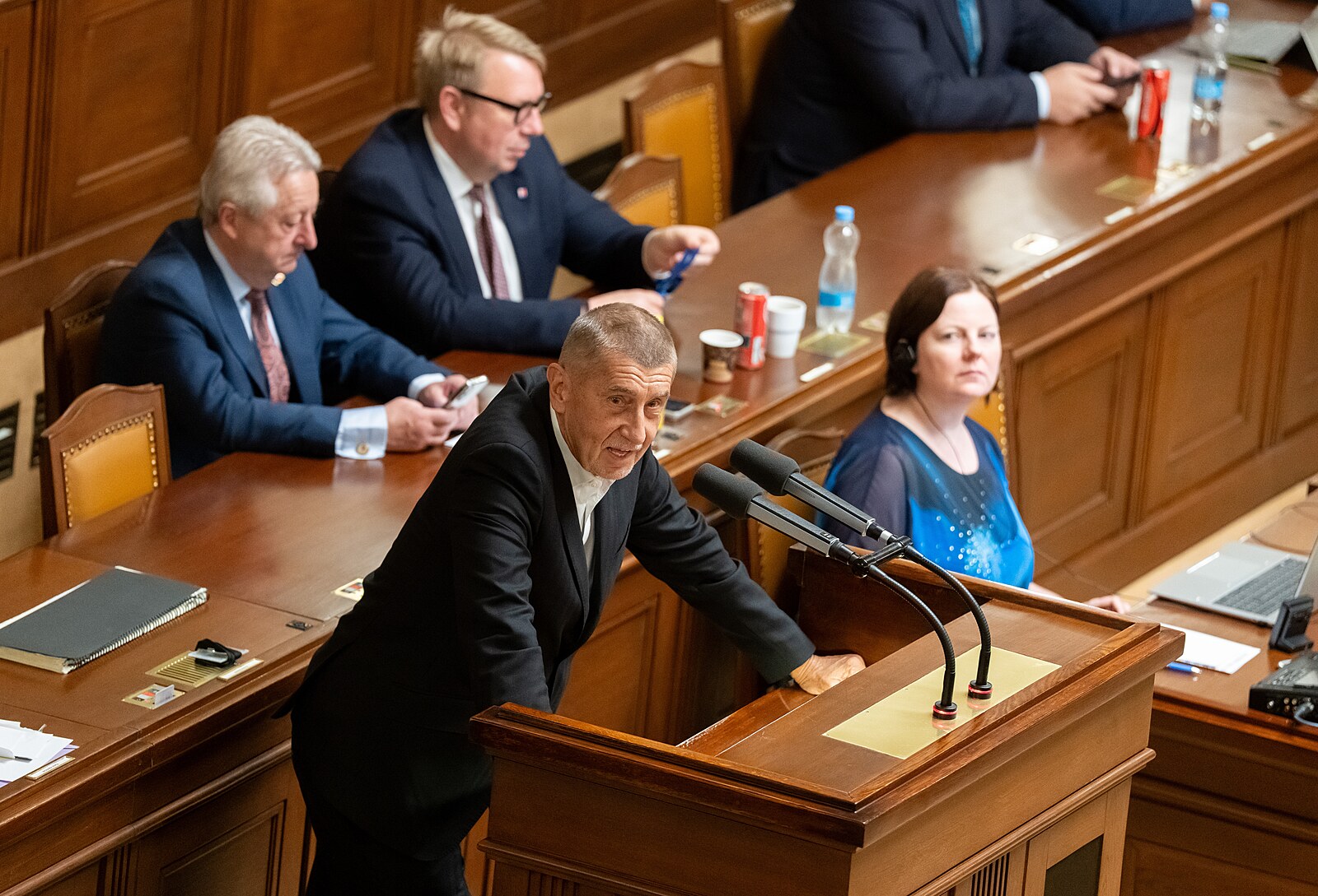 NÁZOR: Česká politika rok po volbách? Babišova vláda je údržbářská a opozice tápe