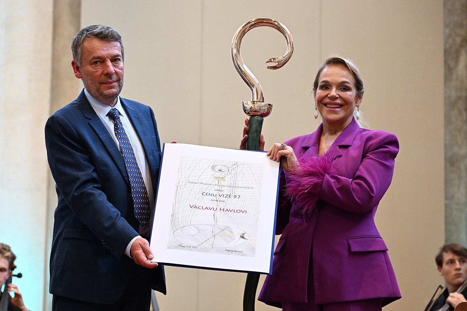Cena Nadace Havlových Vize 97 končí, posledním laureátem je sám exprezident | Česko
