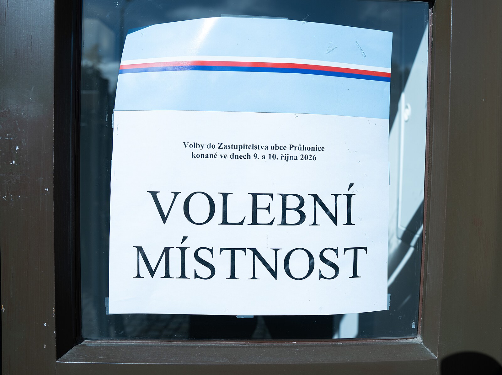 Volby 2026: Před koncem hlasování byla volební účast nejčastěji kolem 40 procent | Česko