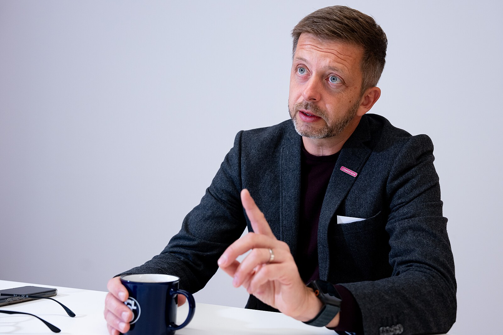 Rakušan podpořil elektronizaci voleb, i komunálních. I zastupitele v Černoučku by šlo volit z Afriky