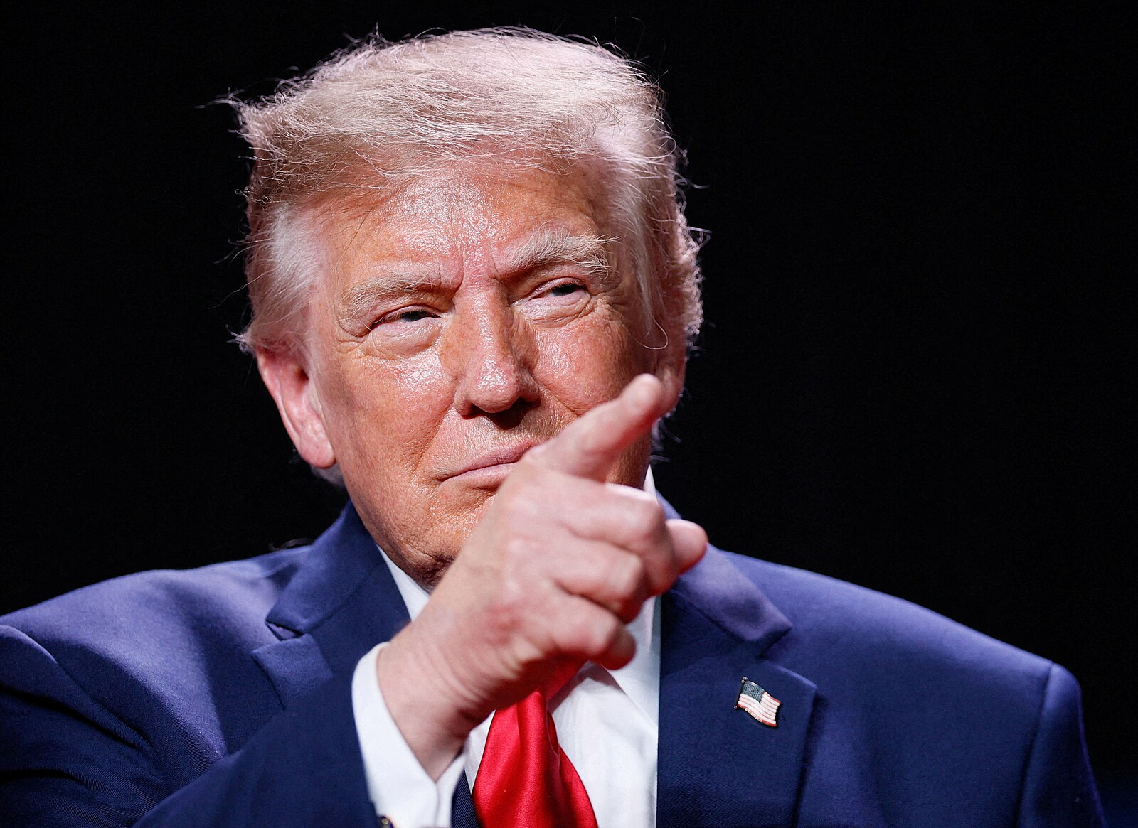Ukrajina by měla mít nového prezidenta, řekl Trump. Poslední útok Kyjeva odsoudil