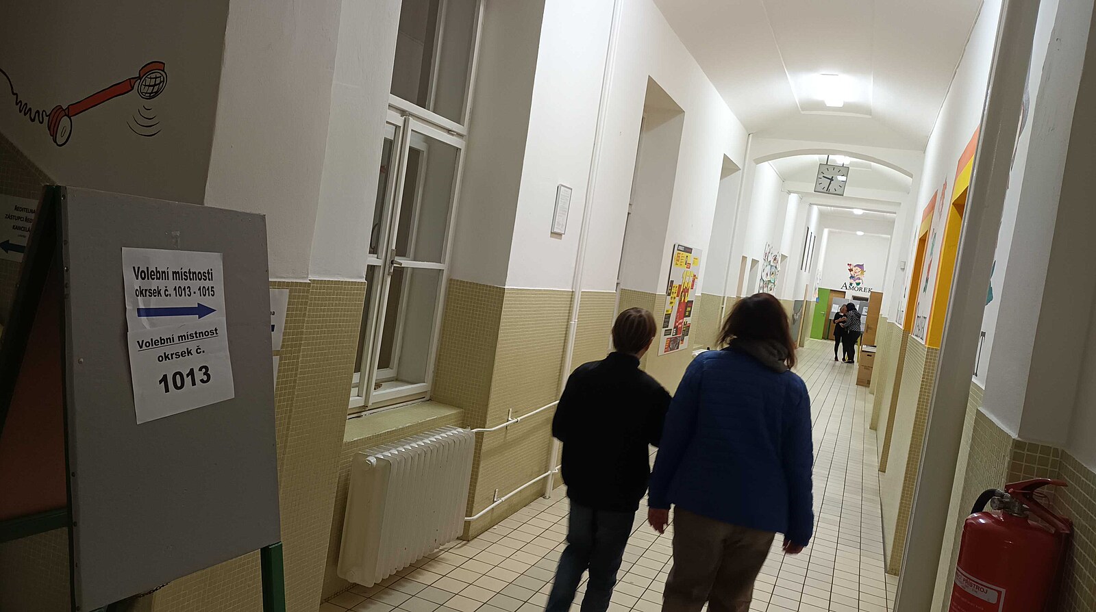 Volební účast před uzavřením místností překročila na řadě míst 40 procent
