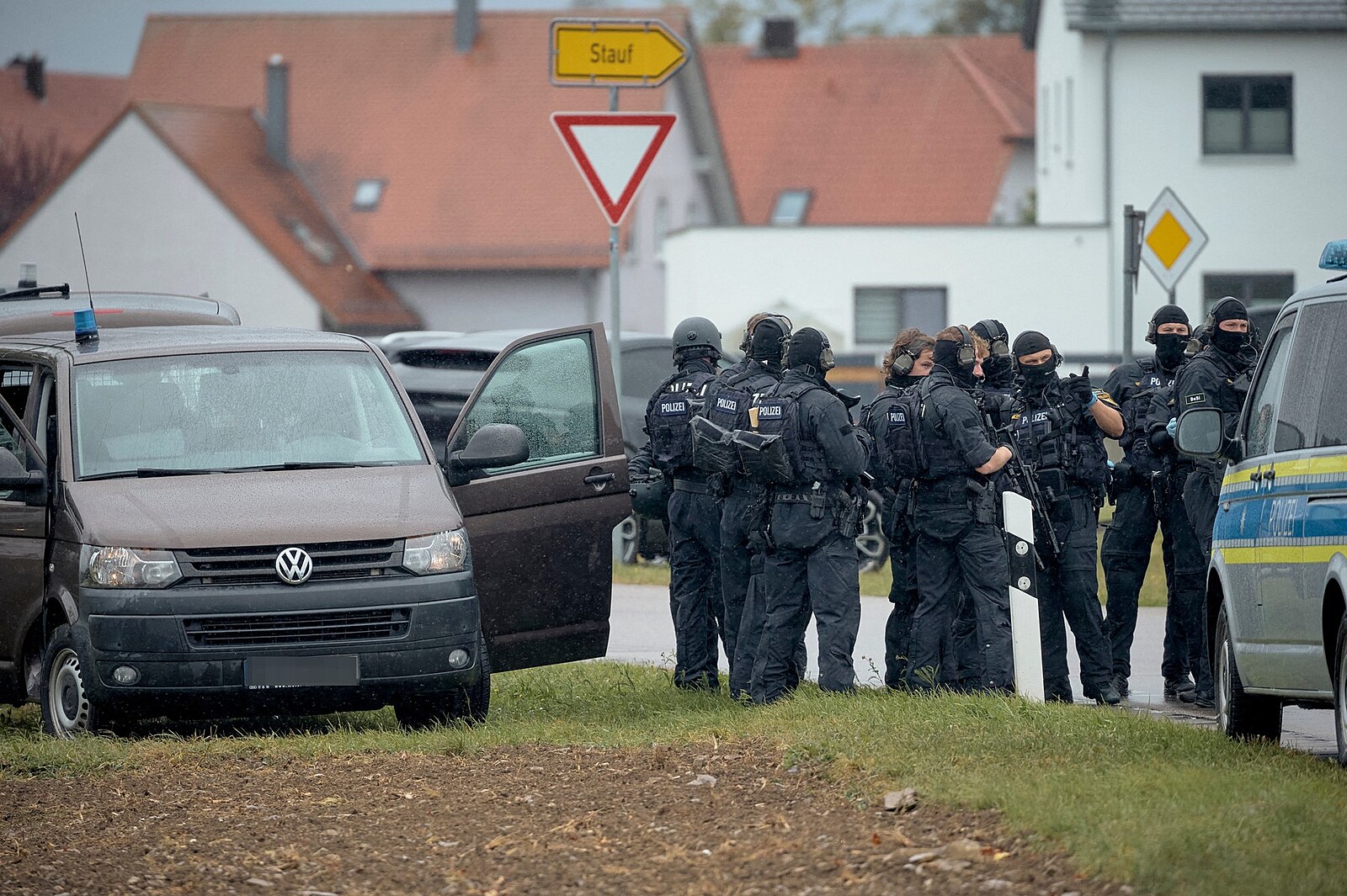 Německá policie zadržela muže, který při kontrole zbraní zastřelil dva úředníky