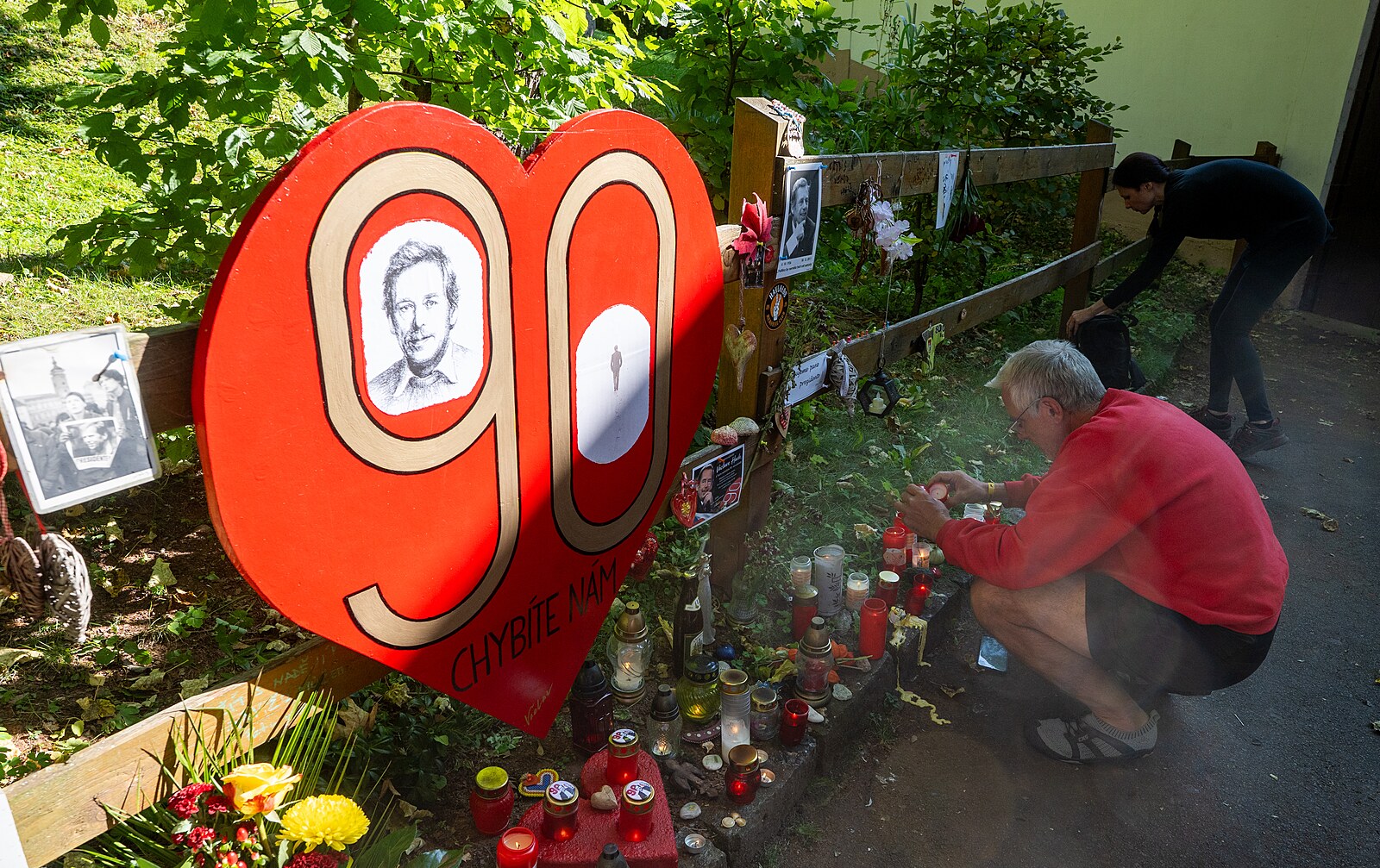 Narození Václava Havla si lidé připomněli pochodem z Trutnova na Hrádeček