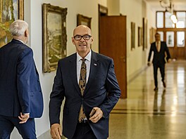 Jednání vlády. Financování asistent� pedagoga v základních �kolách. Na snímku...
