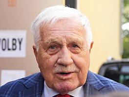 V �esku za�aly komunální a senátní volby. Václav Klaus odvolil v Praze v...