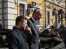 Ukrajinský prezident Volodymyr Zelenskyj a n�mecký kanclé� Friedrich Merz...