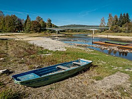 Vodní nádr� Lipno stále p�ichází o vodu kv�li slabým p�ítok�m. V Nové Peci u...
