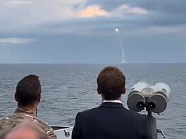 Macron sledoval test nové rakety odpálené z ponorky