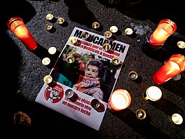 Tisícovka demonstrant� ve �pan�lsku se ve�er vydala k sídlu parlamentu....