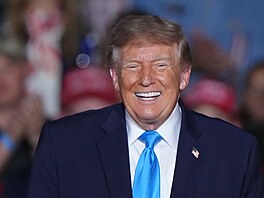 Americký prezident Donald Trump b�hem p�edvolebního shromá�d�ní v Pinnacle Bank...
