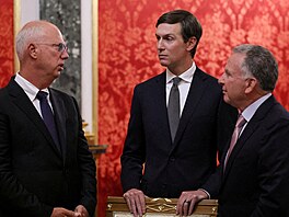 (Zleva) Poradce ruského prezidenta Kirill Dmitriev, Jared Kushner a Steve...