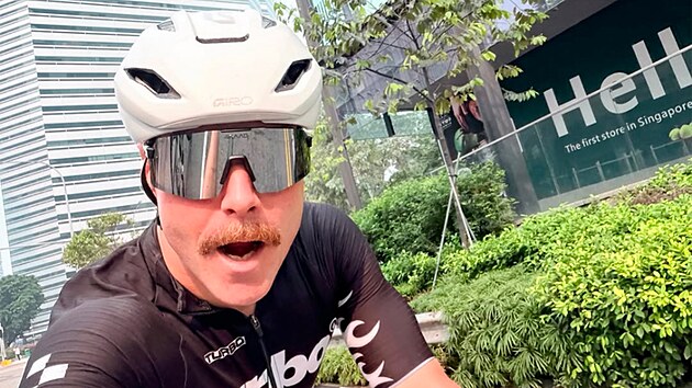 Pilot formule 1 Valtteri Bottas jel ze Sepangu na do d�ji�t� Velké ceny...