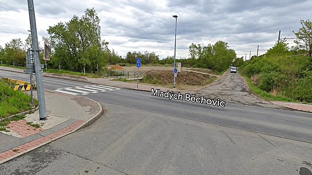 Policie hledá svědky konfliktu řidiče s teenagery na koloběžce, případ řeší kriminalisté z vražd