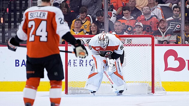 G�lman Dan Vlada� z Philadelphia Flyers b�hem utk�n� s Pittsburgh Penguins.