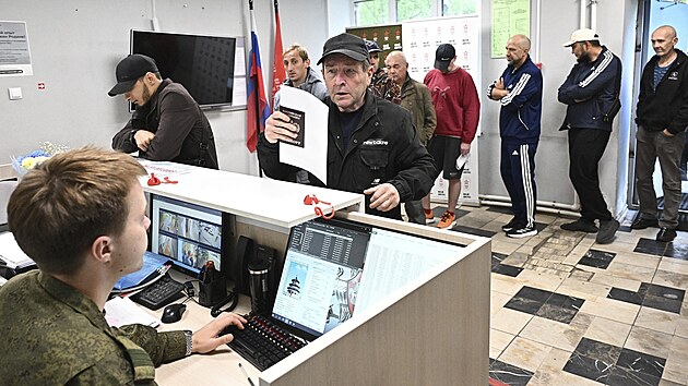 Na v�ku nezále�í. Vojenské náborové st�edisko v obci Bala�ika v Moskevské...
