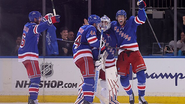 Hr��i New York Rangers slav� g�l brank��e Igora �es�orkina.