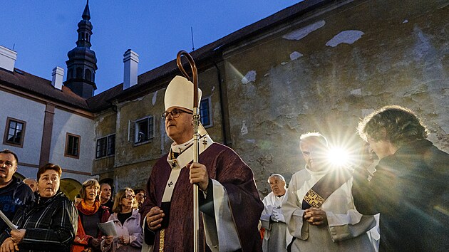 Kající pou� do Hájku u Prahy. Den po svátku sv. Franti�ka, sv�tce pokoje a...