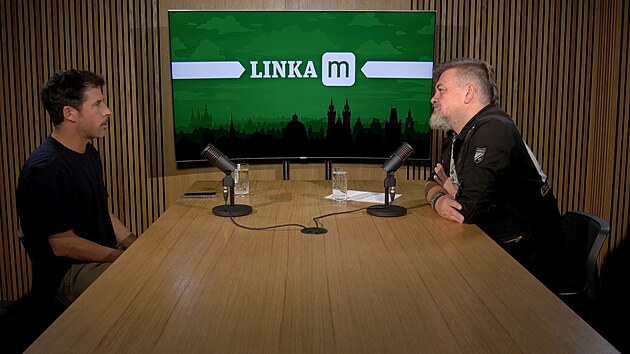 Honza Kal�b sprejuje Linku M. Jak se �ilo grafi��kovi v devades�tk�ch?