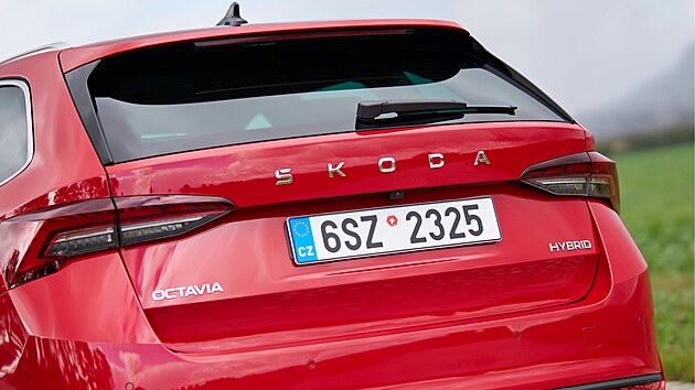 �koda Octavia Hybrid � tomu �e�i rozumí výborn�. Alespo� ti, kdo nemají doma...