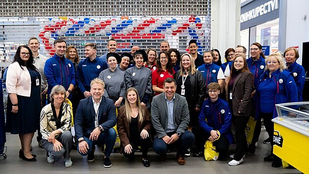 Tesco o odchodu z �eska ml��. Mezit�m otev�elo dal�� zmodernizovan� obchod a l�k� na slevy. | Zdroj: Tesco Czech Republic