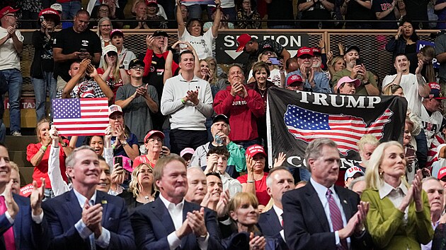 Americk� prezident Donald Trump na p�edvolebn�m shrom�d�n� m�l potlesk. (3. ��jna 2026)